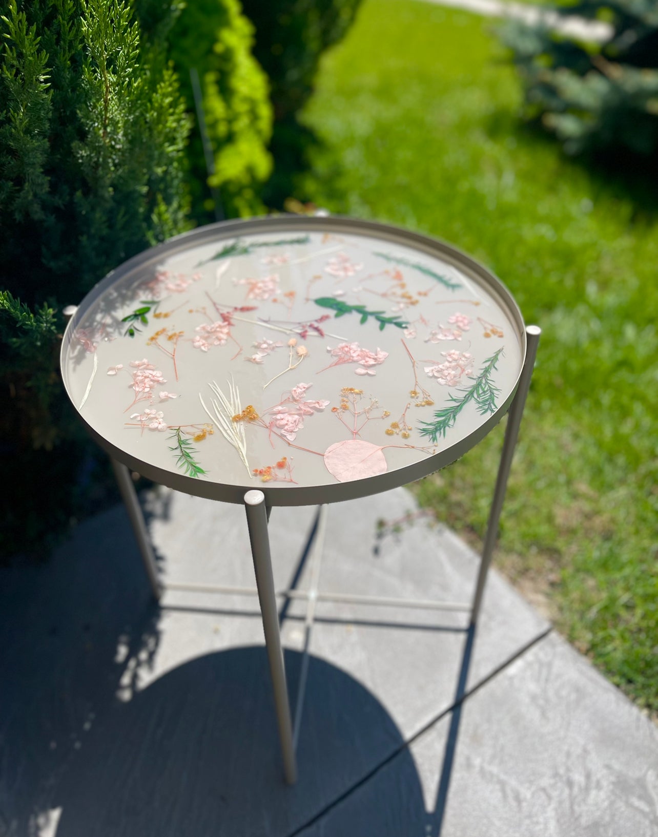 Table resin painting